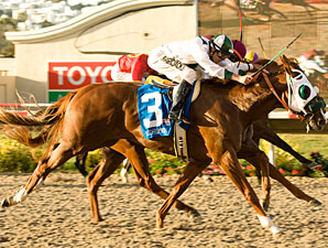 Midshipman takes the Del Mar Futurity by a nose over Coronet of a Baron.